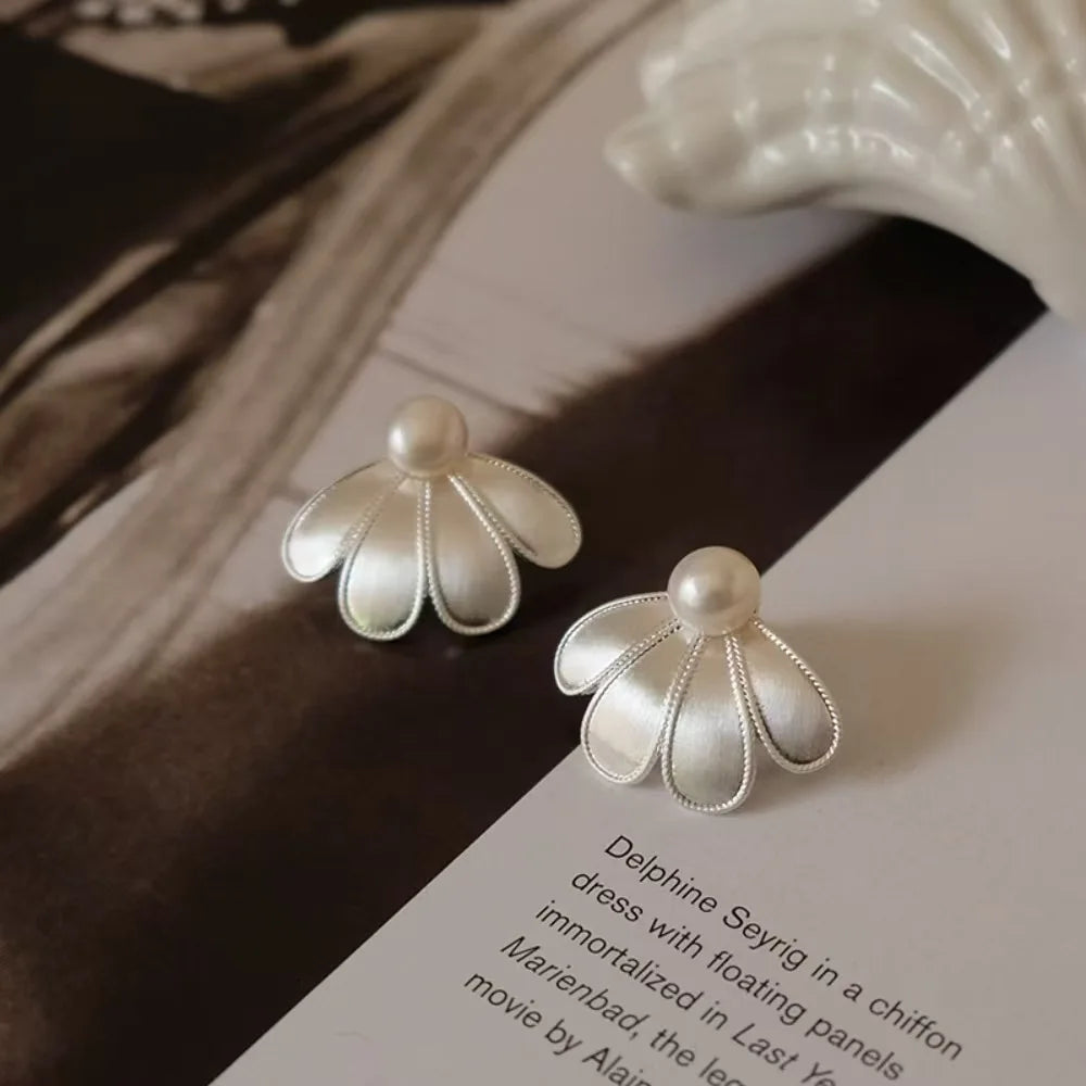 A Pair Pearl Petals Customized Stud Earrings for Women Light Luxury Fashion Jewelry Minimalist Accessories Support Wholesale