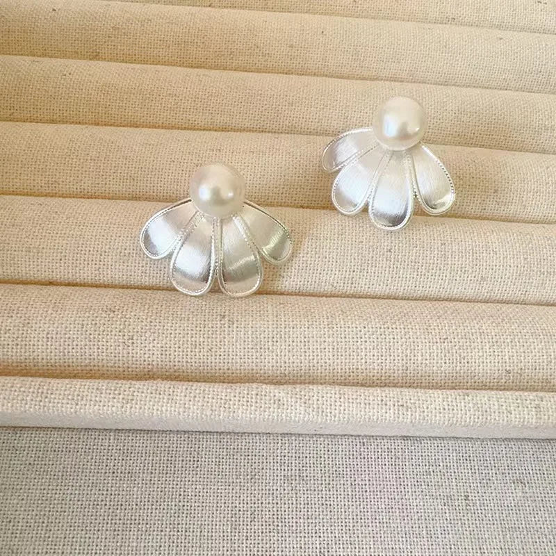 A Pair Pearl Petals Customized Stud Earrings for Women Light Luxury Fashion Jewelry Minimalist Accessories Support Wholesale