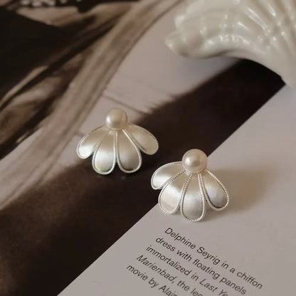 A Pair Pearl Petals Customized Stud Earrings for Women Light Luxury Fashion Jewelry Minimalist Accessories Support Wholesale