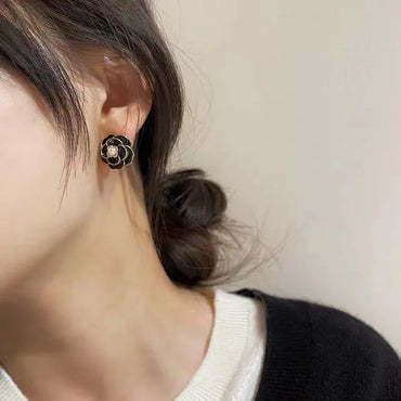 2022 Korean Women's Earrings Fashion New Style Temperament Celebrity Camellia Blossom Popular Design Premium Pearl Earrings