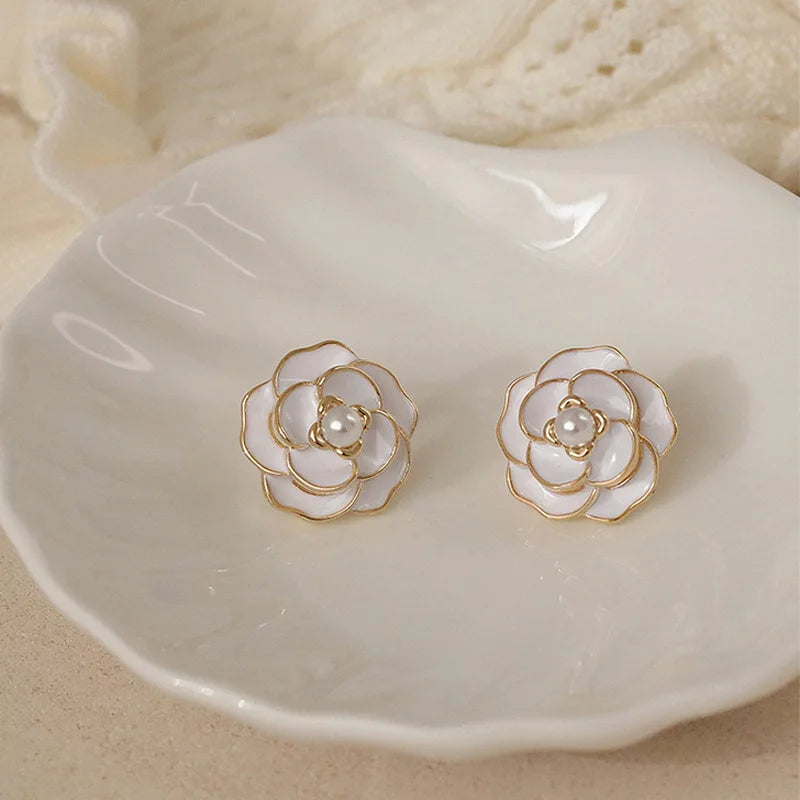 2022 Korean Women's Earrings Fashion New Style Temperament Celebrity Camellia Blossom Popular Design Premium Pearl Earrings