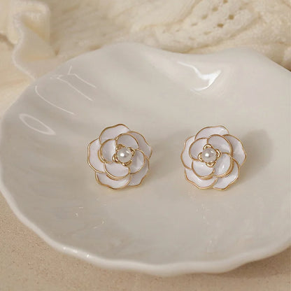 2022 Korean Women's Earrings Fashion New Style Temperament Celebrity Camellia Blossom Popular Design Premium Pearl Earrings