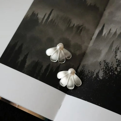 A Pair Pearl Petals Customized Stud Earrings for Women Light Luxury Fashion Jewelry Minimalist Accessories Support Wholesale